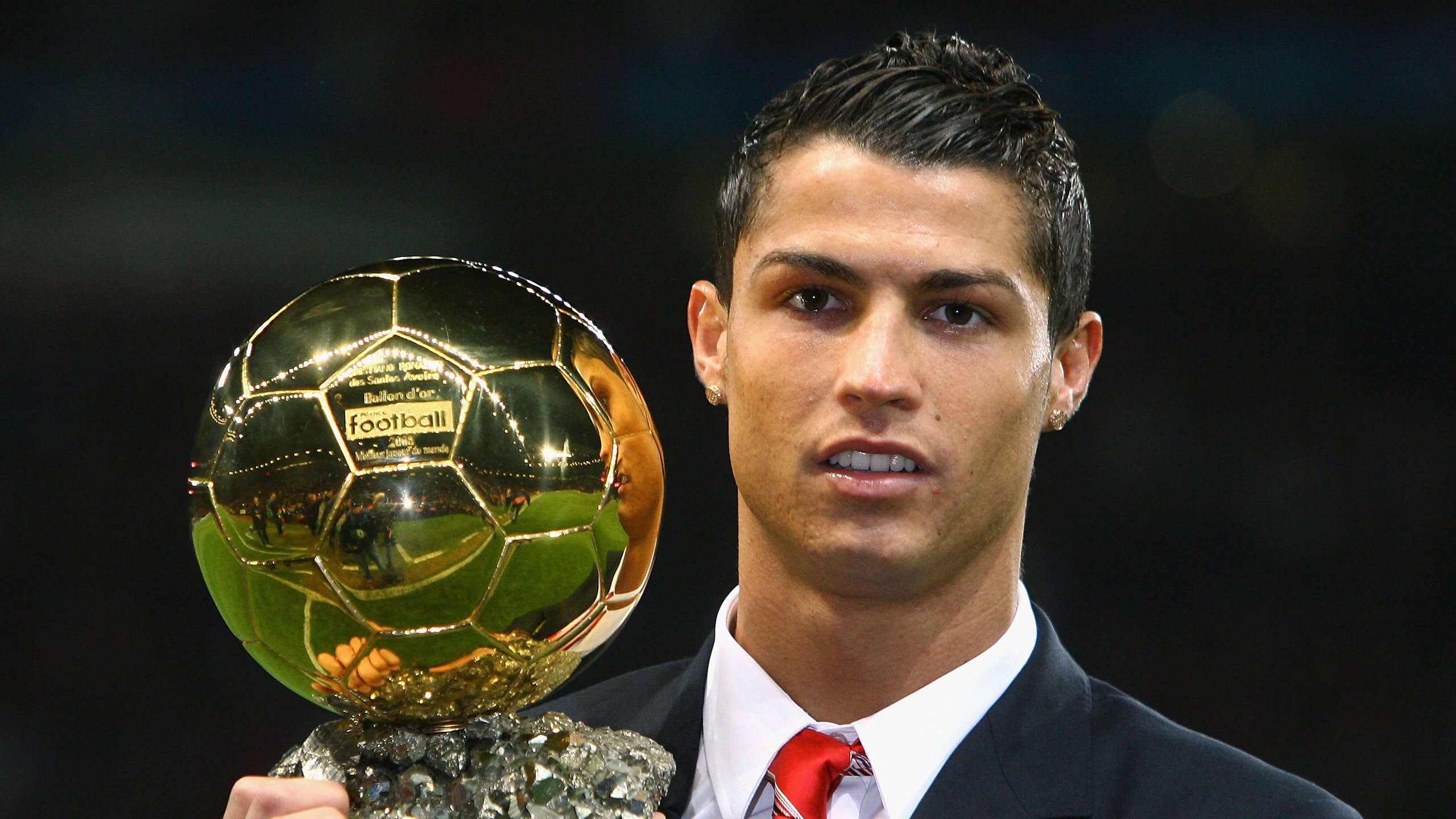 “西甲激烈争夺：多支豪门死磕榜首”，豪门三强挥金如土,赚足流量的西甲联赛迎来新伙伴